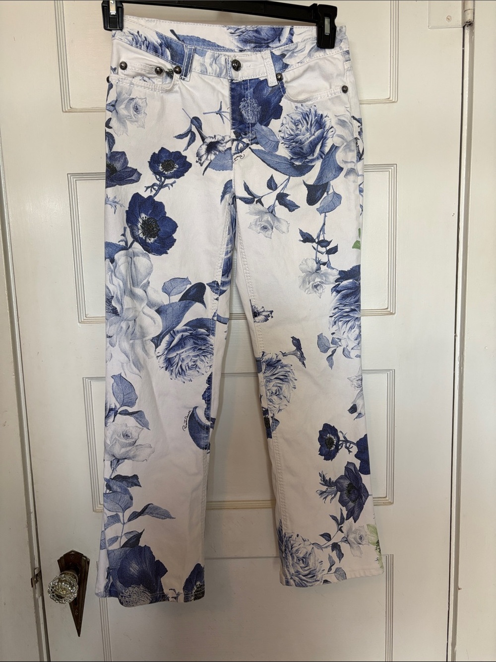 Roberto Cavalli White Jeans with Blue Floral Print Straight Leg Size 40 (US 8)